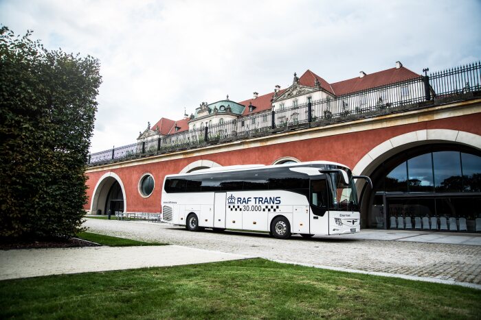 Doppeljubiläum: 25 Jahre Mercedes-Benz Tourismo