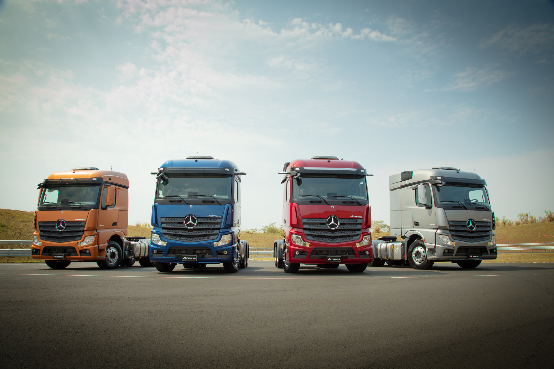 Auf globaler Plattform und für Brasilien maßgeschneidert: Premiere des neuen Schwer-Lkw Mercedes-Benz Actros auf der Fenatran