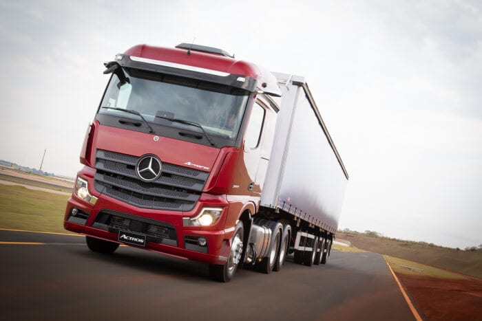Auf globaler Plattform und für Brasilien maßgeschneidert: Premiere des neuen Schwer-Lkw Mercedes-Benz Actros auf der Fenatran