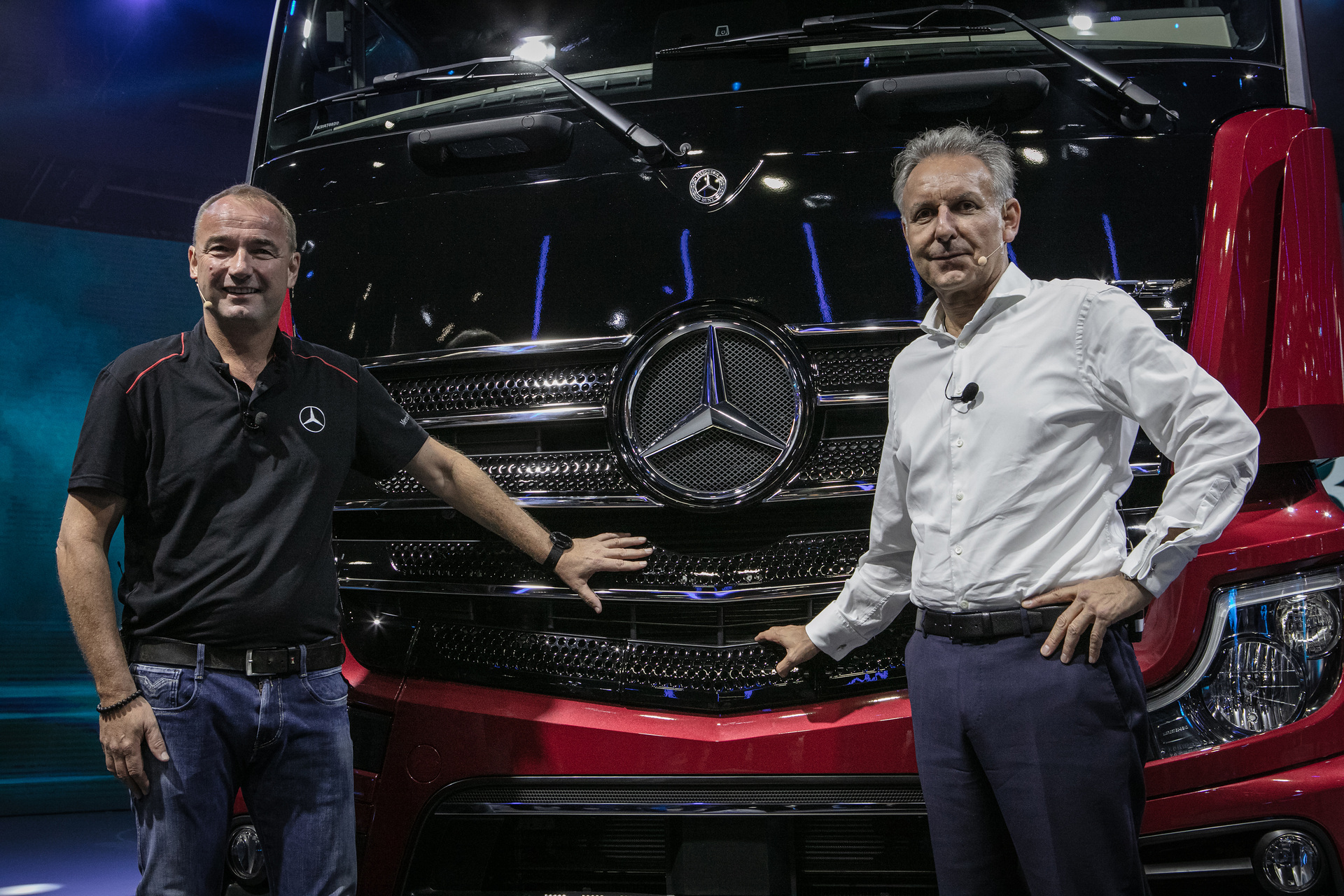 Auf globaler Plattform und für Brasilien maßgeschneidert: Premiere des neuen Schwer-Lkw Mercedes-Benz Actros auf der Fenatran