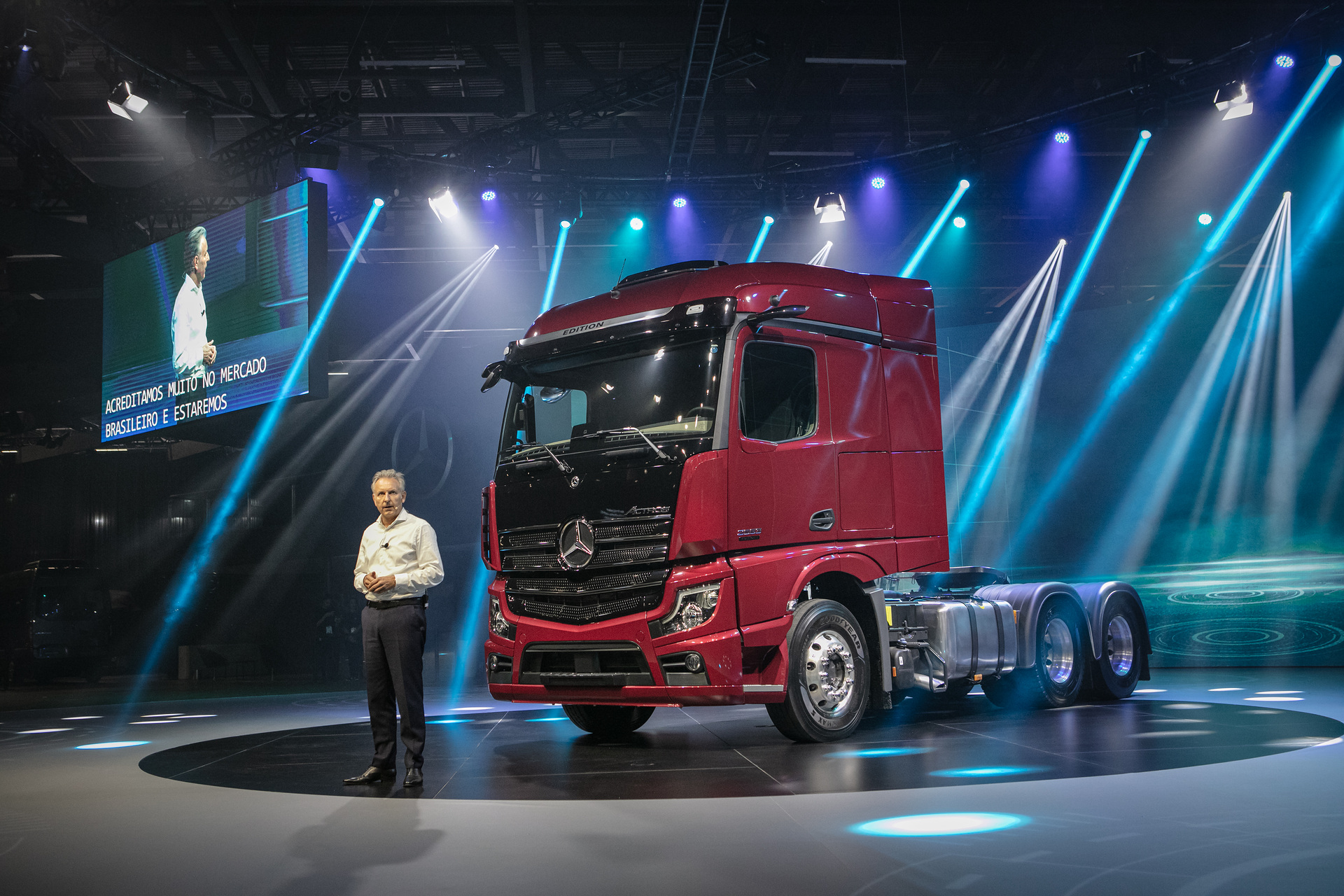 Auf globaler Plattform und für Brasilien maßgeschneidert: Premiere des neuen Schwer-Lkw Mercedes-Benz Actros auf der Fenatran