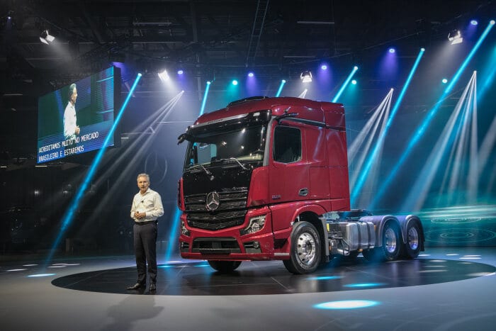 Auf globaler Plattform und für Brasilien maßgeschneidert: Premiere des neuen Schwer-Lkw Mercedes-Benz Actros auf der Fenatran