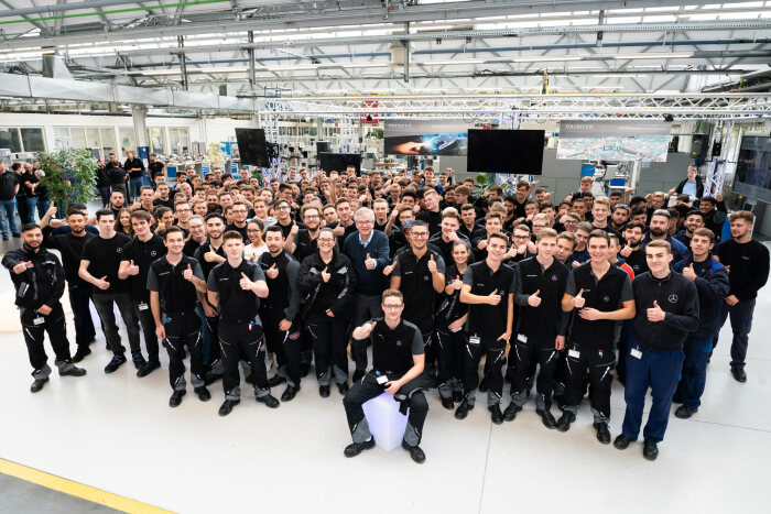 Investition in die Zukunft: Daimler Trucks Chef Martin Daum begrüßt neue Auszubildende und duale Studenten am Standort Mannheim