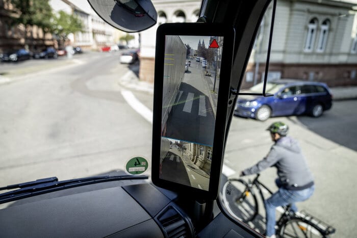 Einzigartig im Fernverkehr – die MirrorCam ersetzt den Spiegel