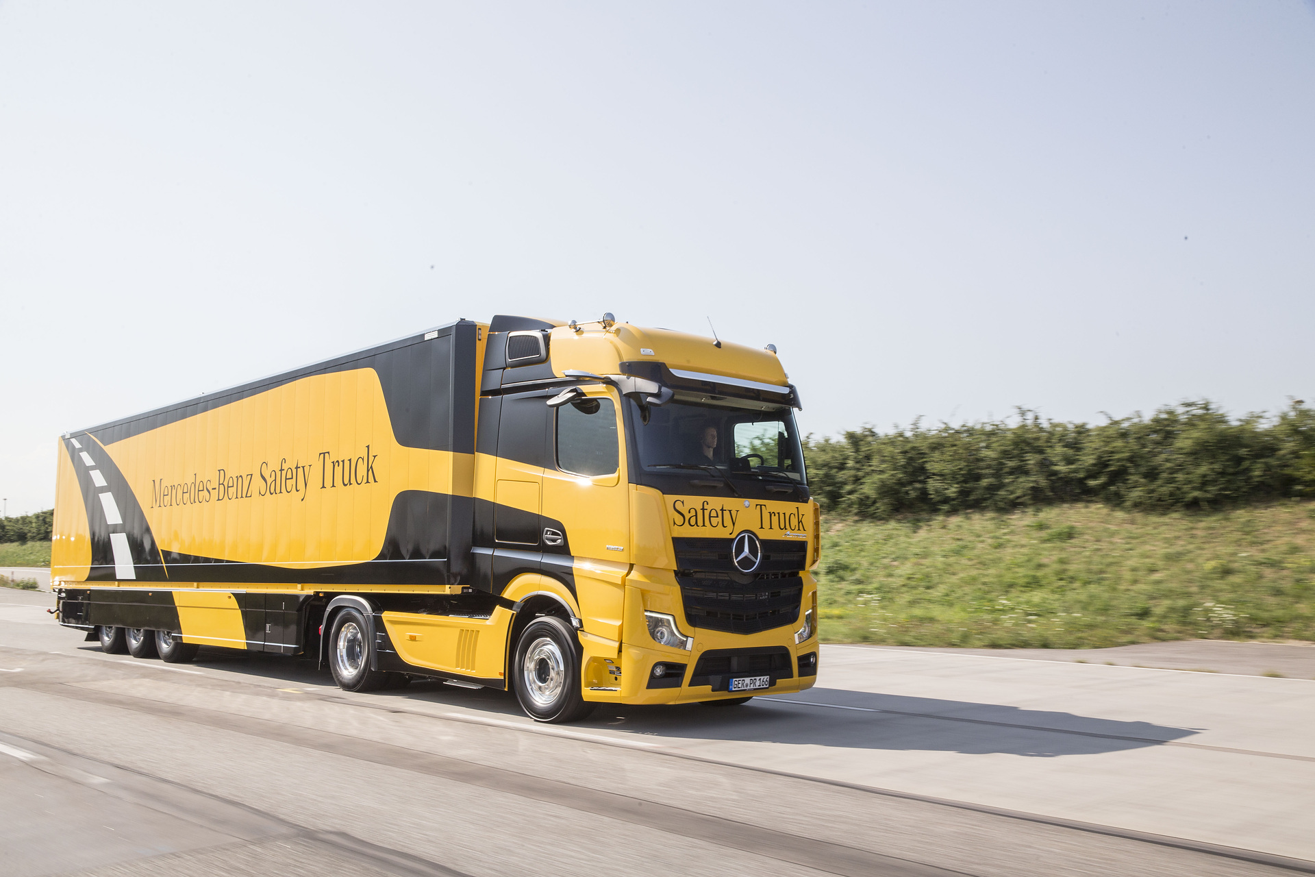 Mercedes-Benz Safety Truck Mercedes-Benz Safety Truck