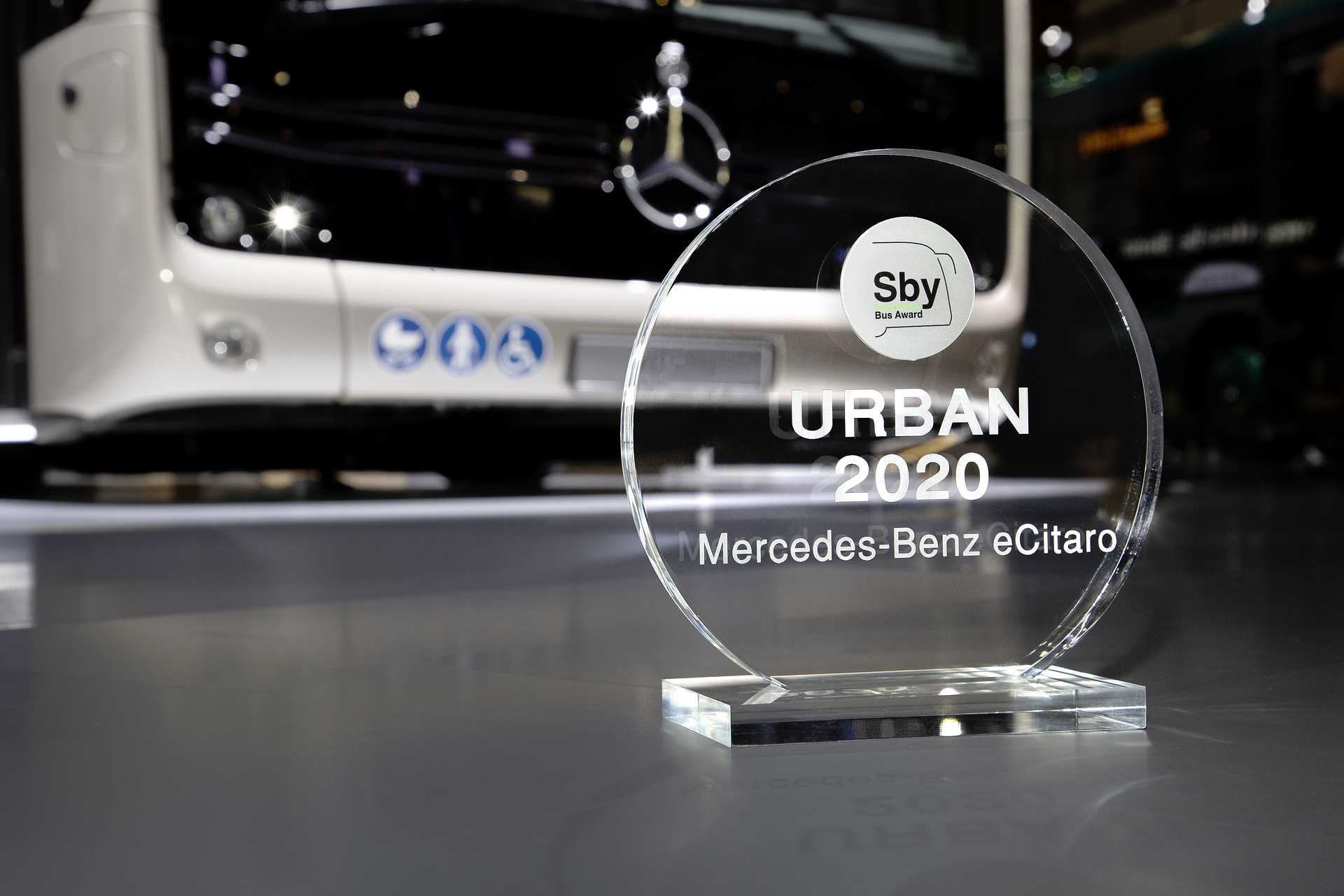 The „Sustainability Bus Award“ in the urban category for the Mercedes-Benz eCitaro. Daimler Buses „Busworld Europe“