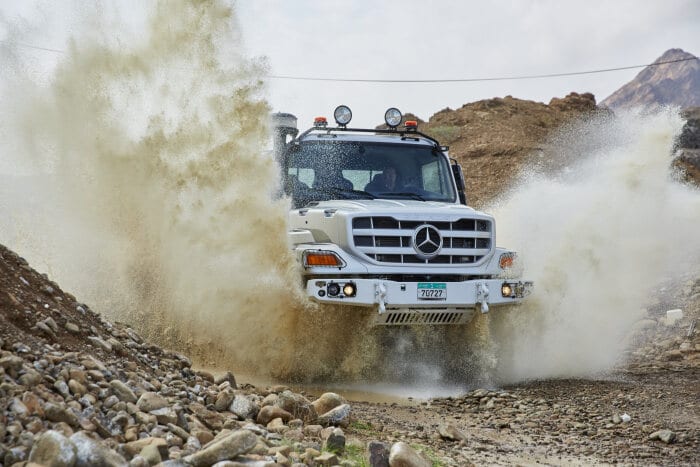 Der robuste Gelände-Lkw: Neuer Mercedes-Benz Zetros