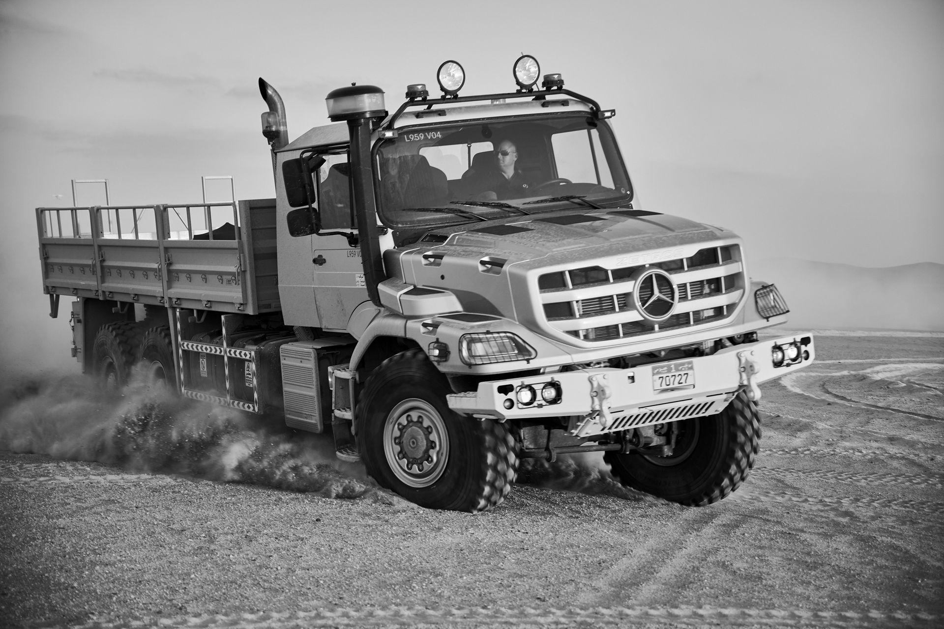 The robust off-road truck: the new Mercedes-Benz Zetros