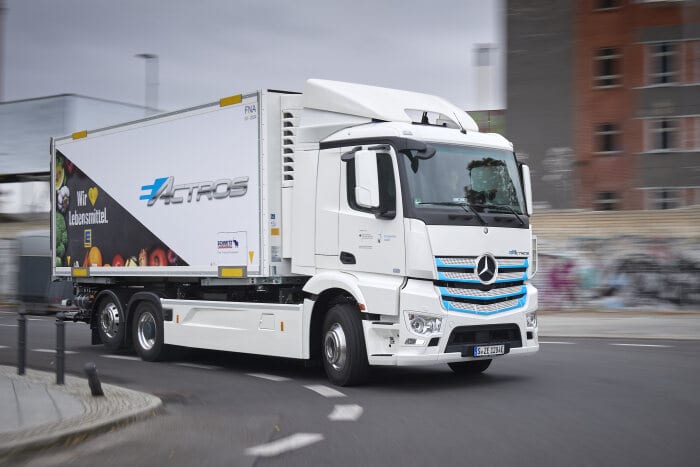 Mercedes-Benz Trucks zieht Zwischenbilanz: Elektro-Lkw eActros seit über einem Jahr erfolgreich im Kundeneinsatz