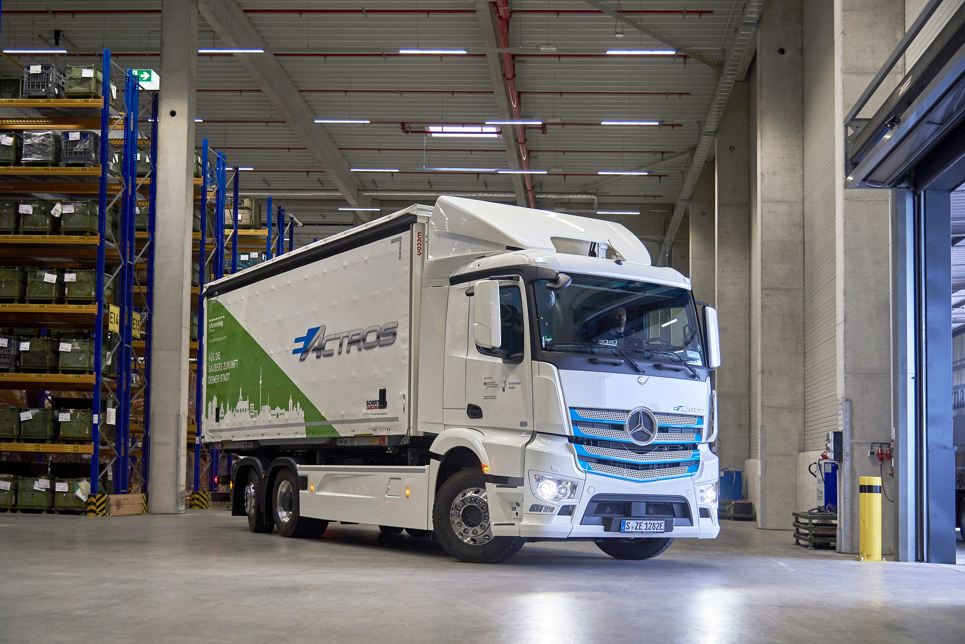 Mercedes-Benz Trucks zieht Zwischenbilanz: Elektro-Lkw eActros seit über einem Jahr erfolgreich im Kundeneinsatz