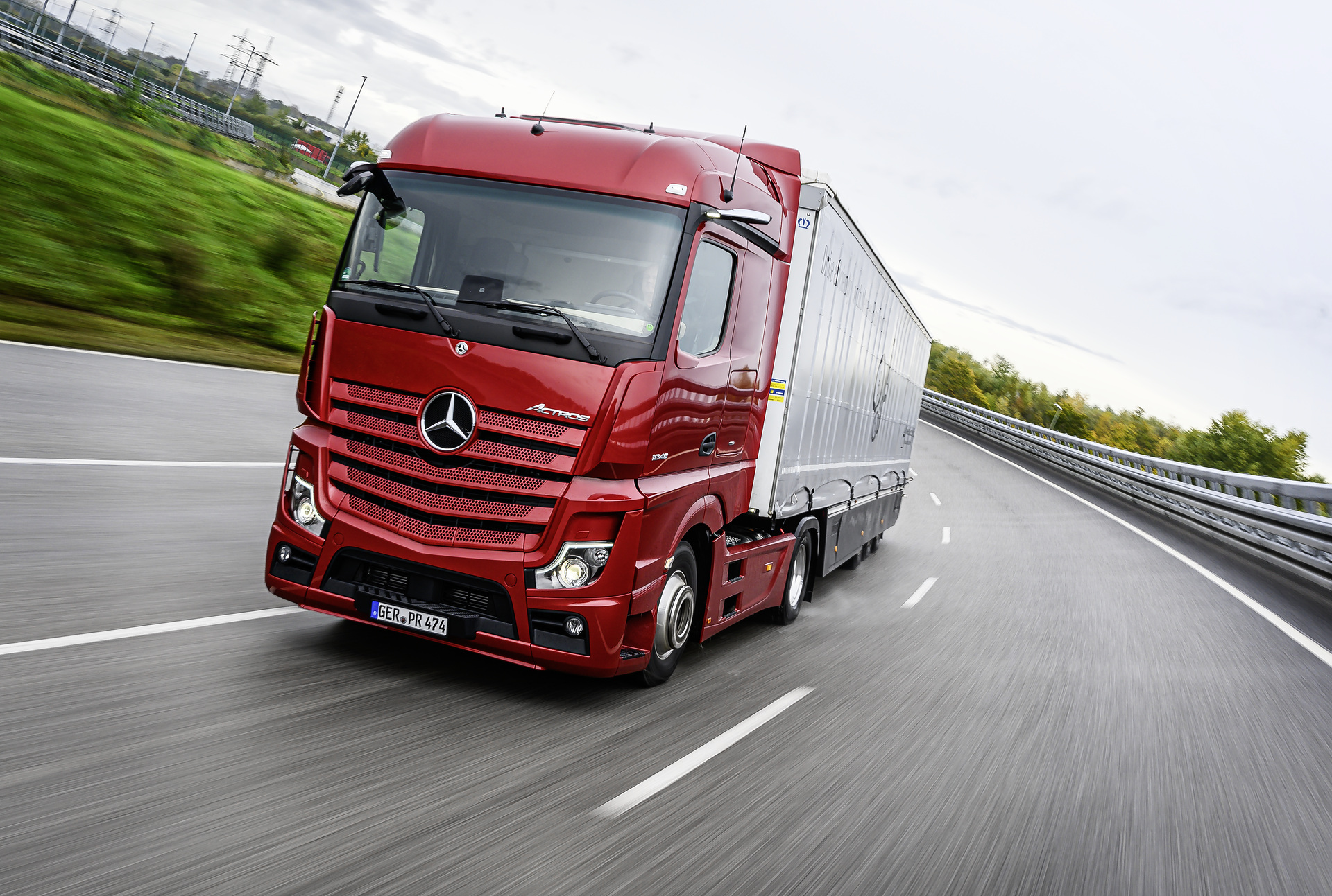 Mercedes-Benz Actros 1846 LS 4x2, Exterieur, antikrot metallic, OM 470 Euro VI mit 335 kW (455 PS), 10,7 L Hubraum, 12-Gang Mercedes PowerShift 3, Active Brake Assist 5, Abstandshalte-Assistent, Verkehrszeichen-Assistent und Abbiege-Assistent, Spurhalte-Assistent, Stabilitätsregel-Assistent, Aufmerksamkeits-Assistent, Active Drive Assist, MirrorCam, Predictive Powertrain Control, BiXenon-Scheinwerfer Mercedes-Benz Actros 1846 LS 4x2
