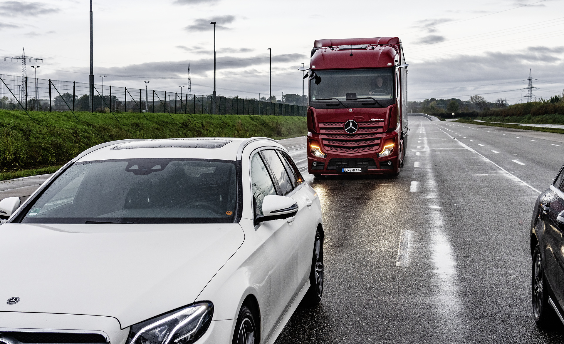 Mercedes-Benz Actros 1846 LS 4x2, Exterieur, antikrot metallic, OM 470 Euro VI mit 335 kW (455 PS), 10,7 L Hubraum, 12-Gang Mercedes PowerShift 3, Active Brake Assist 5, Abstandshalte-Assistent, Verkehrszeichen-Assistent und Abbiege-Assistent, Spurhalte-Assistent, Stabilitätsregel-Assistent, Aufmerksamkeits-Assistent, Active Drive Assist, MirrorCam, Predictive Powertrain Control, BiXenon-Scheinwerfer Mercedes-Benz Actros 1846 LS 4x2