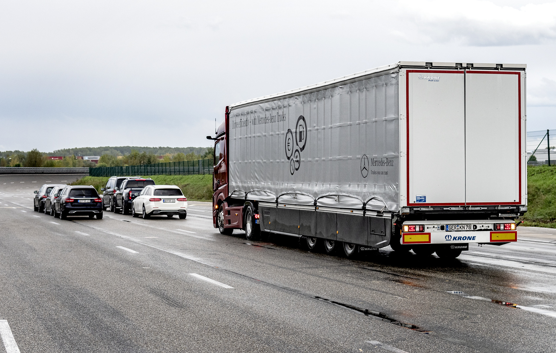 Mercedes-Benz Actros 1846 LS 4x2, Exterieur, antikrot metallic, OM 470 Euro VI mit 335 kW (455 PS), 10,7 L Hubraum, 12-Gang Mercedes PowerShift 3, Active Brake Assist 5, Abstandshalte-Assistent, Verkehrszeichen-Assistent und Abbiege-Assistent, Spurhalte-Assistent, Stabilitätsregel-Assistent, Aufmerksamkeits-Assistent, Active Drive Assist, MirrorCam, Predictive Powertrain Control, BiXenon-Scheinwerfer Mercedes-Benz Actros 1846 LS 4x2