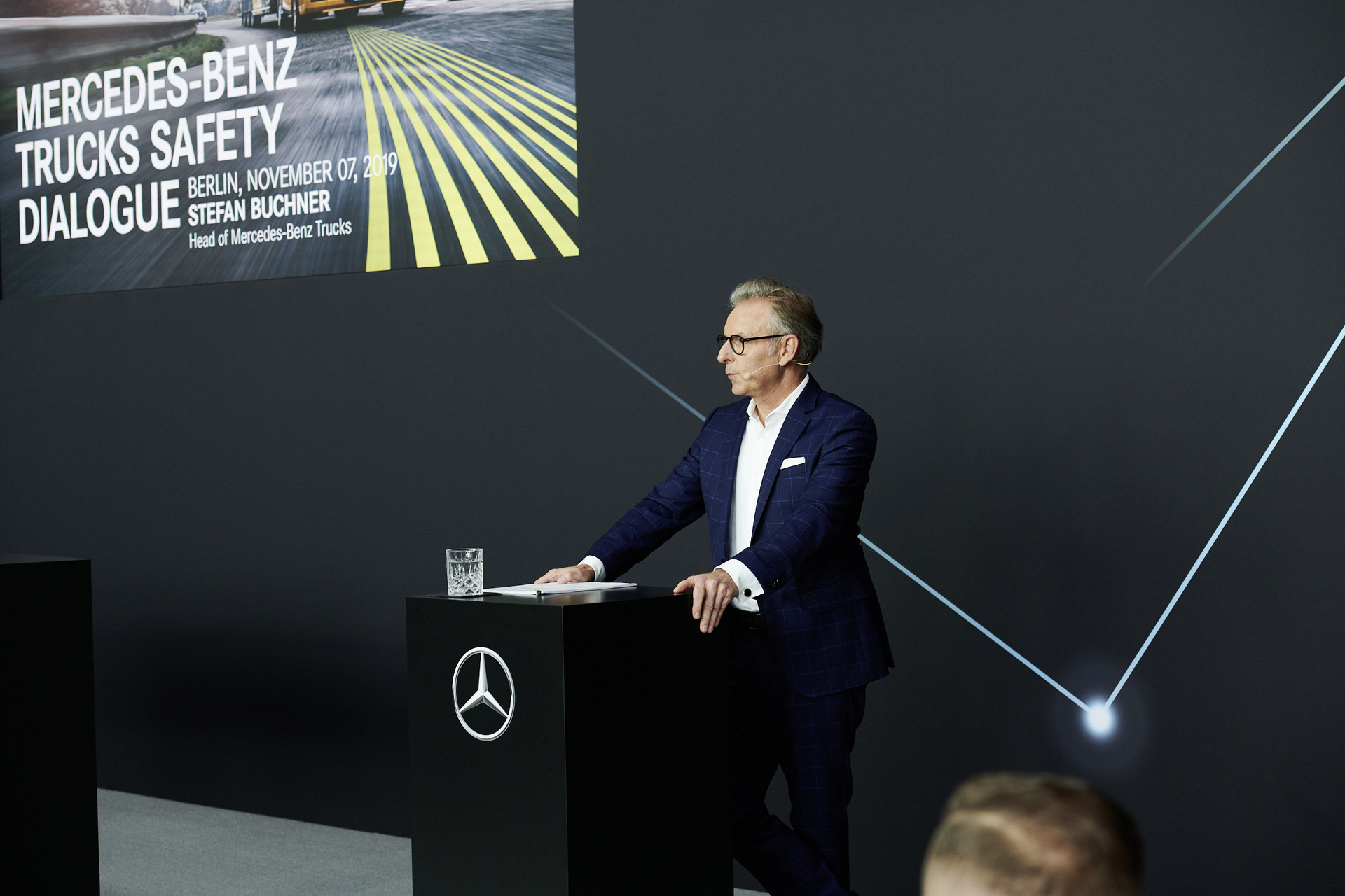 Stefan Buchner, Leiter Mercedes-Benz Lkw, beim Mercedes-Benz Trucks Safety Dialogue 2019 in Berlin.