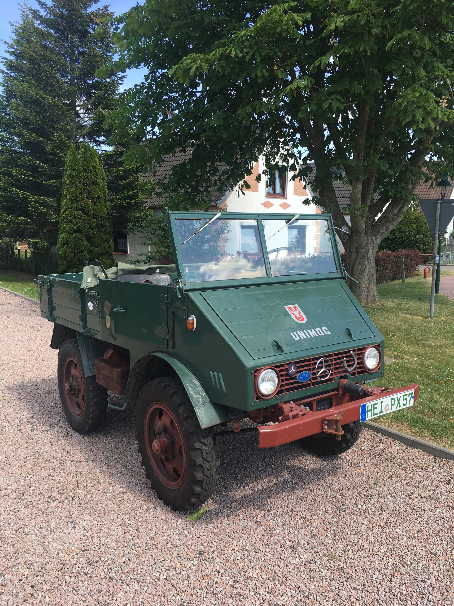 Unimog oldie on the road for a good cause