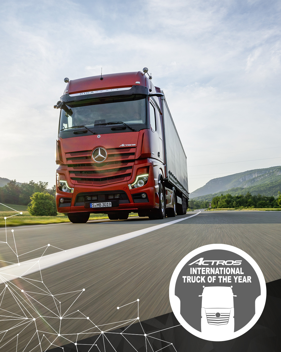 Die Nutzfahrzeug-Fachjournalisten aus 24 europäischen Ländern wählten den Mercedes-Benz Actros zum fünften Mal zum besten Lkw des Jahres. Der neue Actros – Truck of the Year 2020