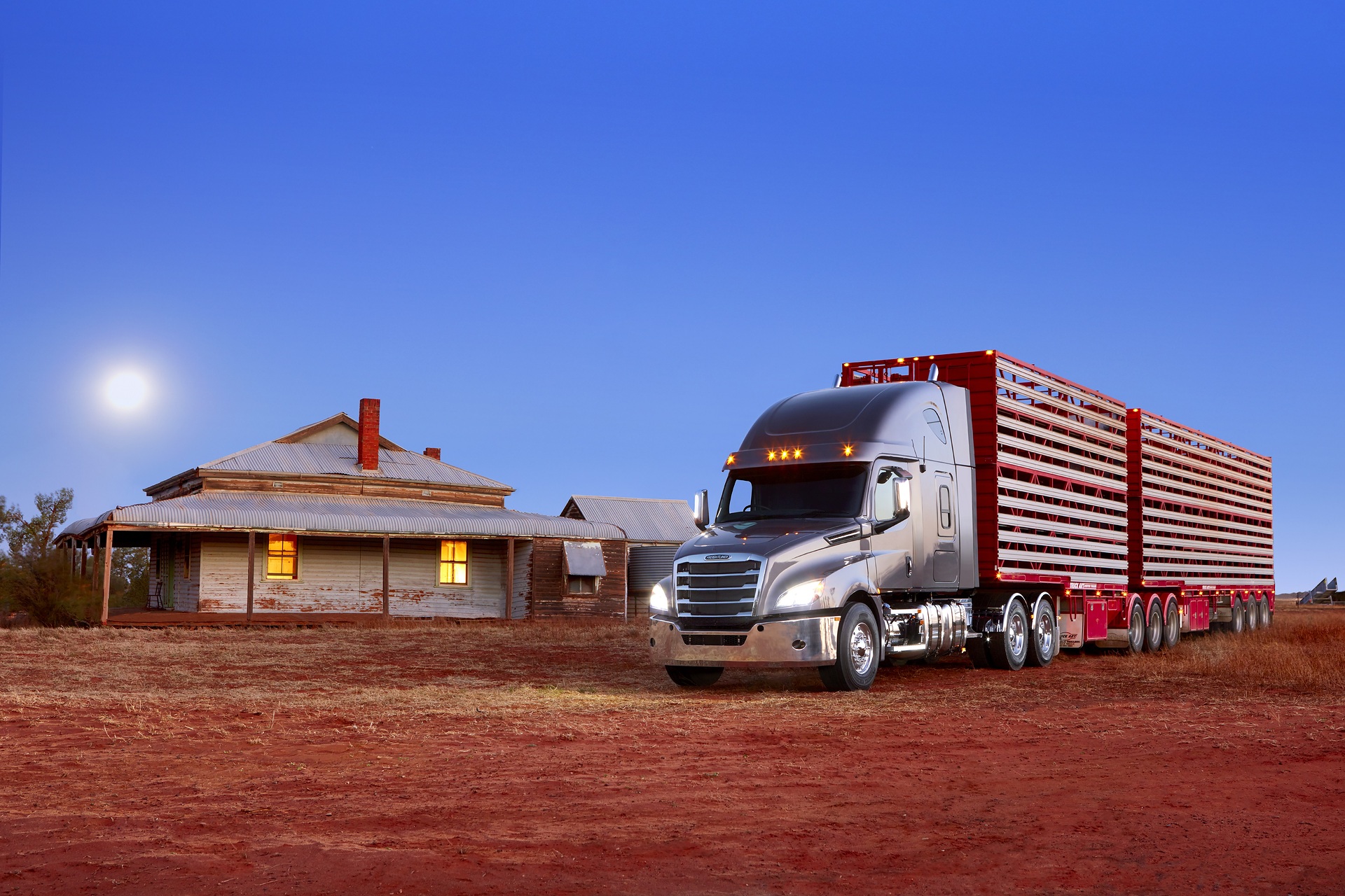 Daimler Truck AG is bringing its mos t successful truck from the North American market to down-under. For the first time ever, customers in Australia and New Zealand will soon be able to drive the new Freightliner Cascadia (Class 8, > 15 t perm. GVW) in their own markets. American truck for down-under: Daimler is bringing the new Freightliner Cascadia to Australia & New Zealand