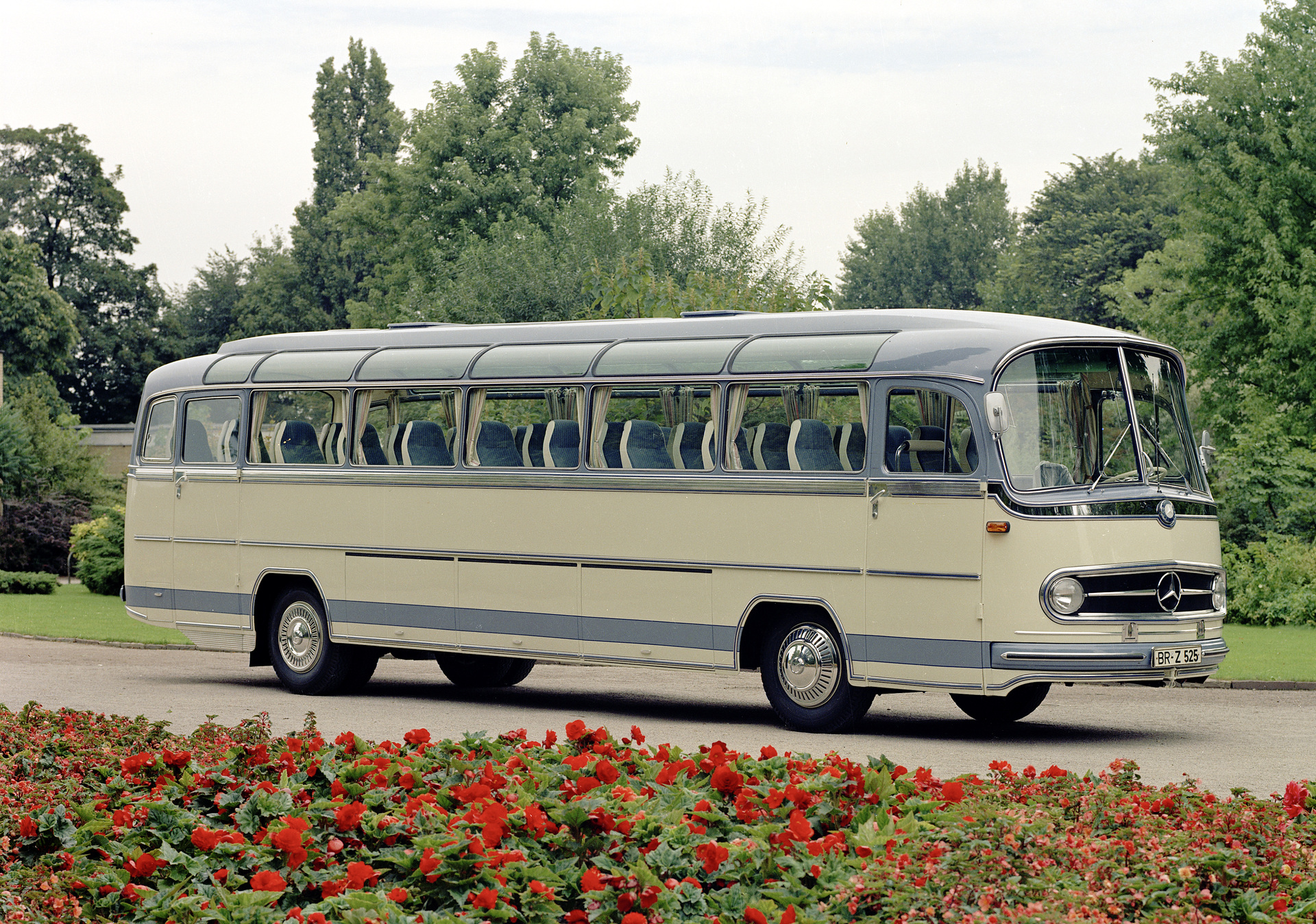 Durchschlagender Erfolg: Omnibus Mercedes-Benz O 321 H/HL (1954 bis 1964)