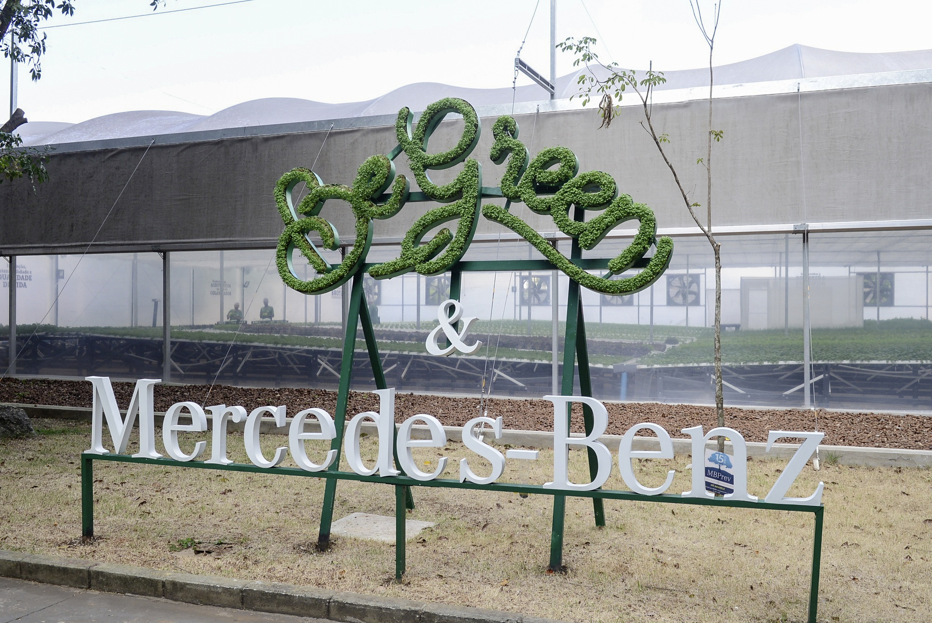 Daimler Trucks & Buses plant in Brazil opens an "urban farm" for growing its own vegetables