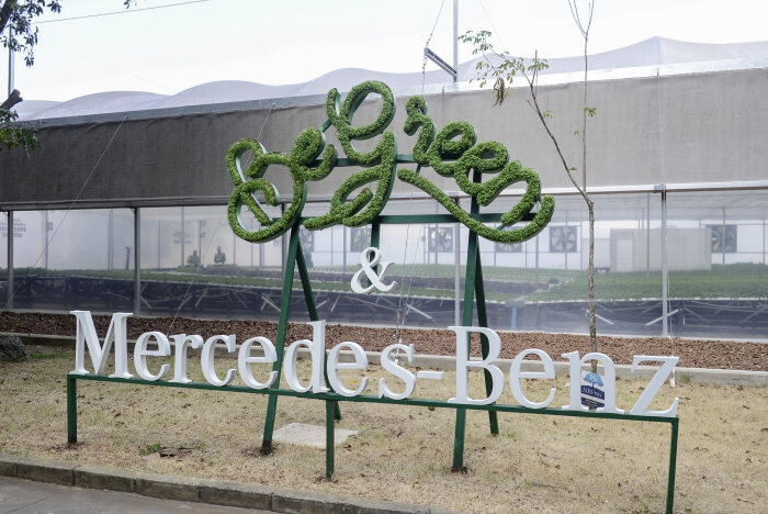 Daimler Trucks & Buses plant in Brazil opens an "urban farm" for growing its own vegetables