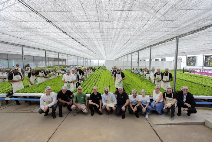 Daimler Trucks & Buses Werk in Brasilien eröffnet „Urban Farm” für eigenen Gemüseanbau