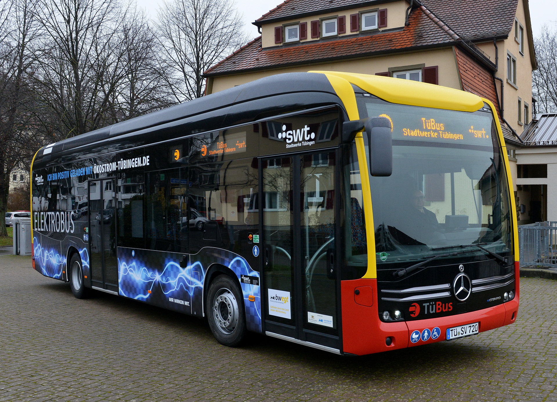 Built for extremely challenging operations: Today, the Mercedes-Benz eCitaro completed its first official trip in Tübingen as so called "TüBus". Built for extremely challenging operations: The Mercedes-Benz eCitaro now on the road in Tübingen