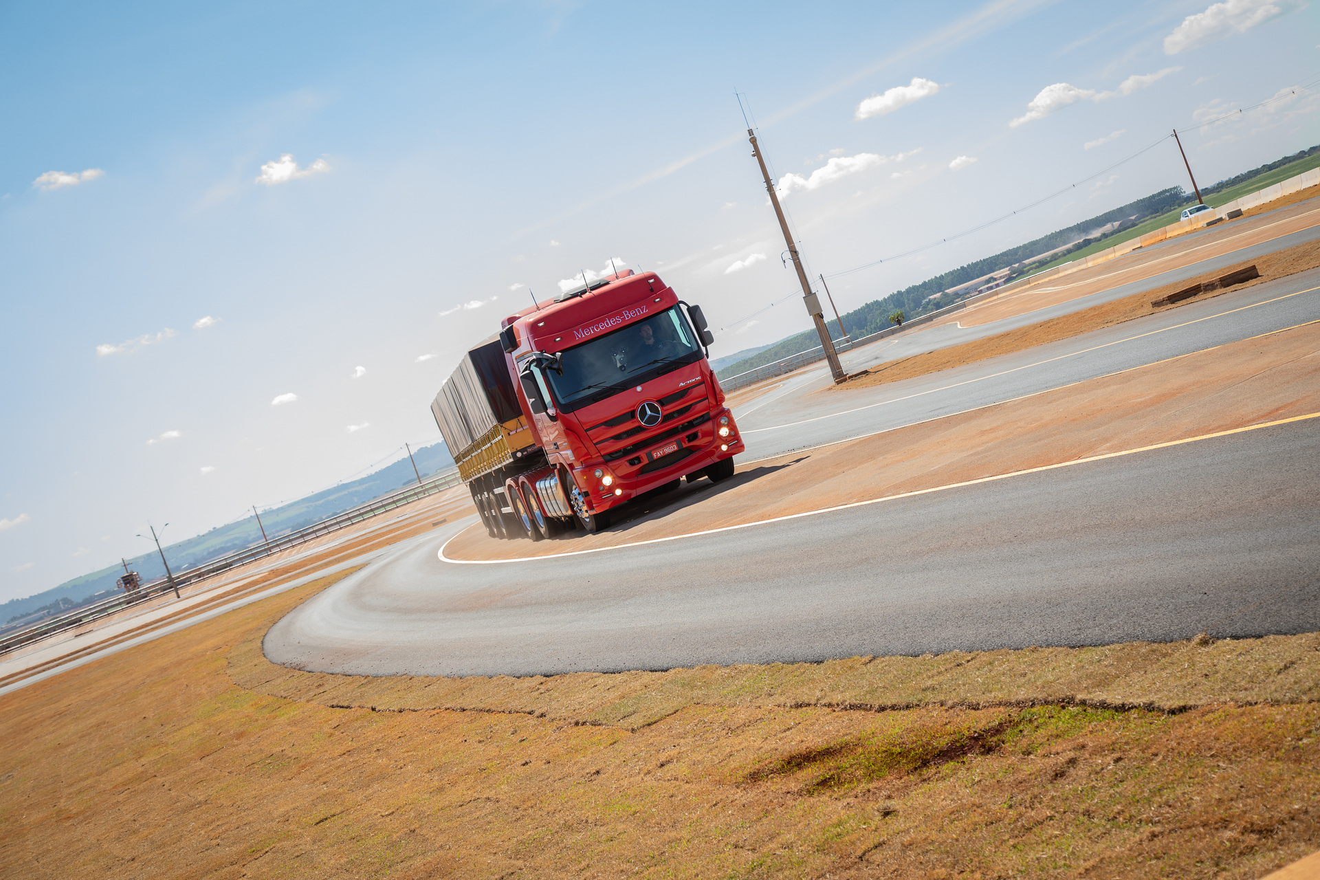 Cooperation in Brazil:  Mercedes-Benz and Bosch build a modern testing centre for vehicles in Iracemápolis