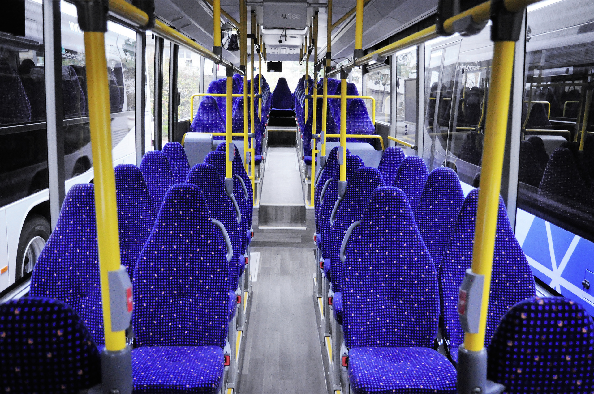 Die S 415 LE business der Tempus Mobil GmbH sind mit 45 Sitzplätzen ausgestattet. Neue Setra Flotten für Rheinland-Pfalz und Bayern