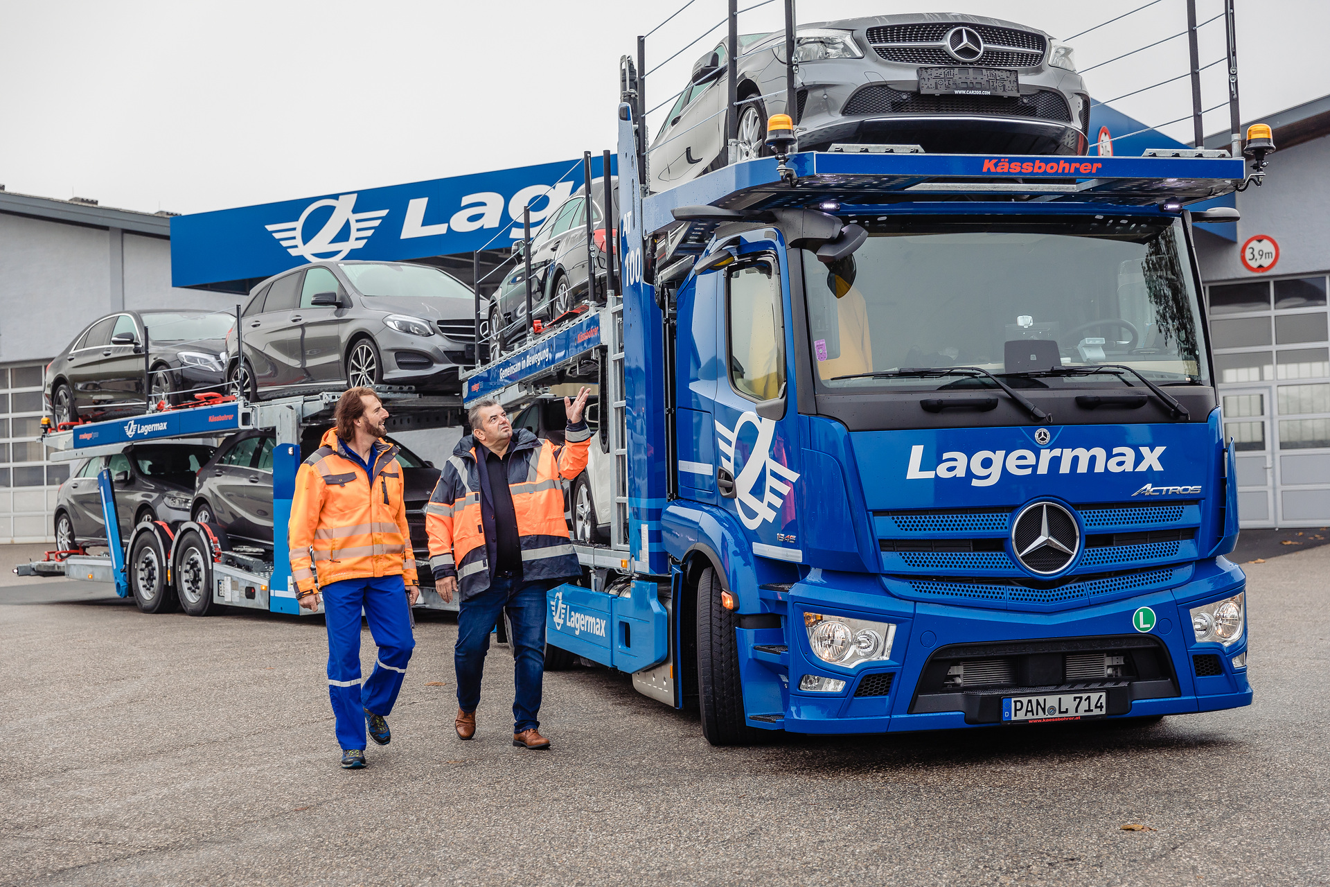 Effizient unterwegs, flexibel im Aufbau: neuer Actros erstmals als offener Autotransporter