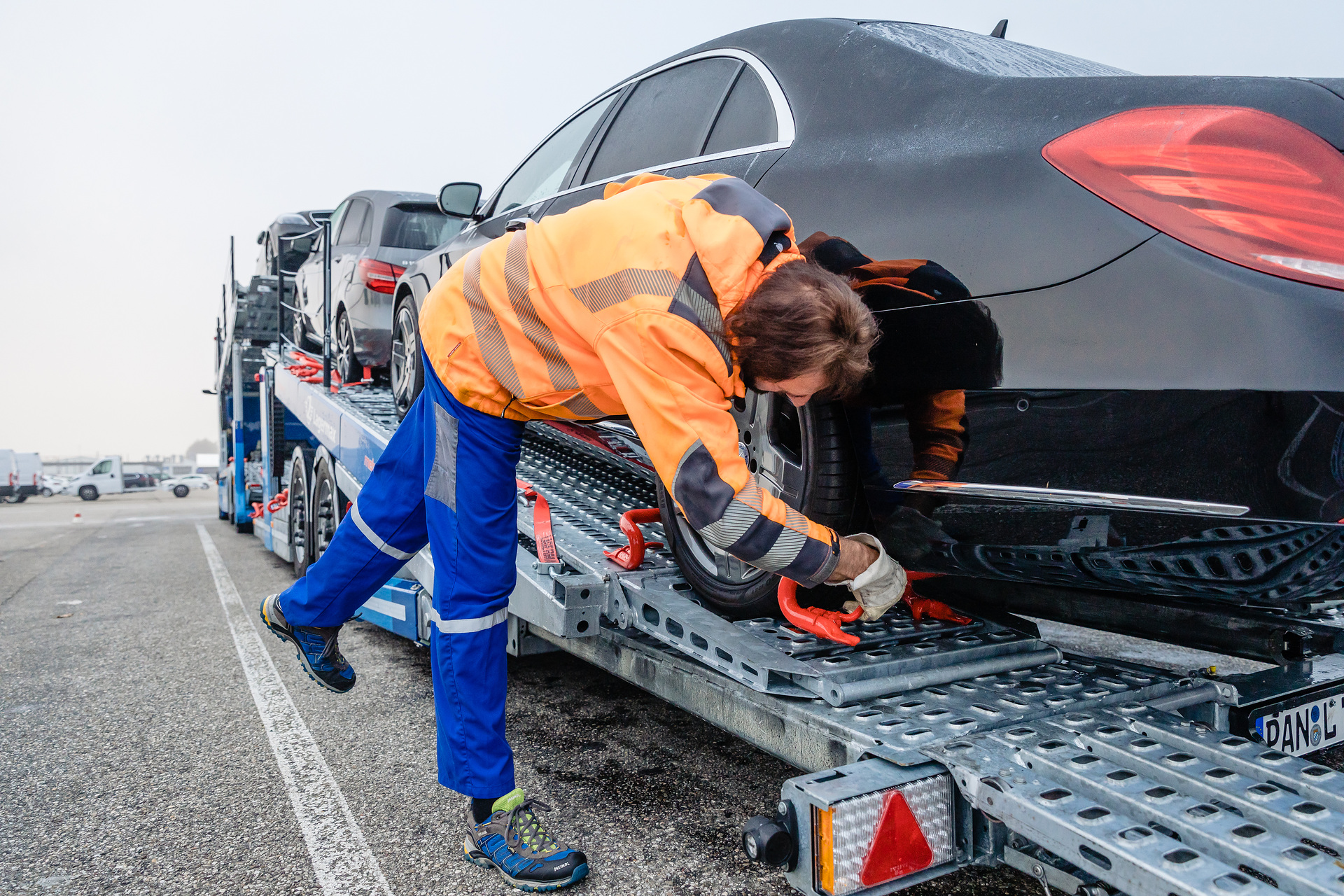 Effizient unterwegs, flexibel im Aufbau: neuer Actros erstmals als offener Autotransporter