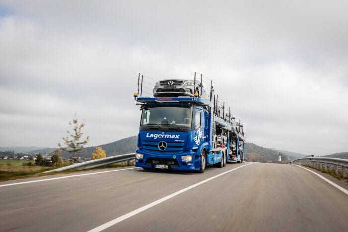 Effizient unterwegs, flexibel im Aufbau: neuer Actros erstmals als offener Autotransporter