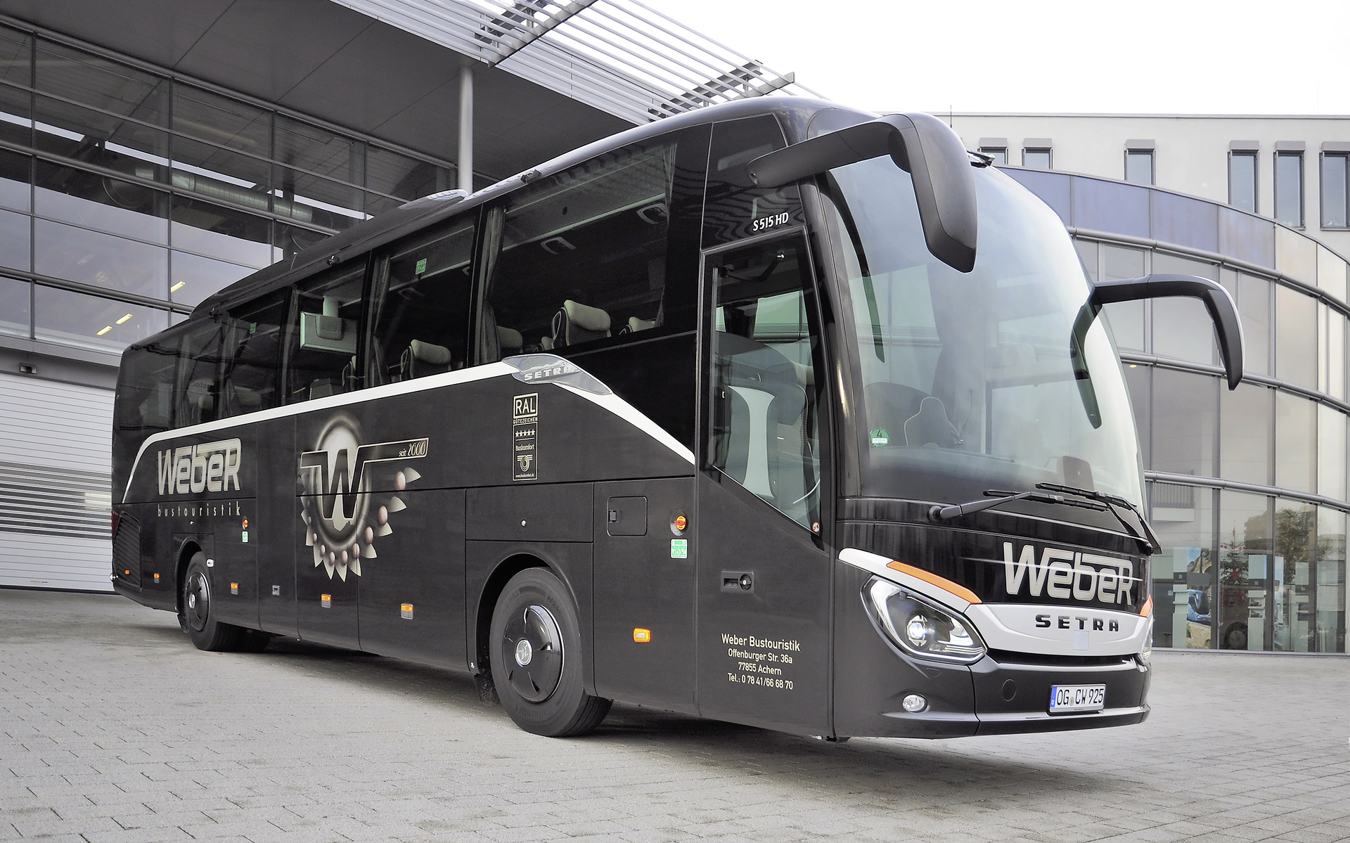 Die Weber Bustouristik GmbH startet mit einem S 515 HD in ihr Jubiläumsjahr. Ein Setra mit fünf Sternen