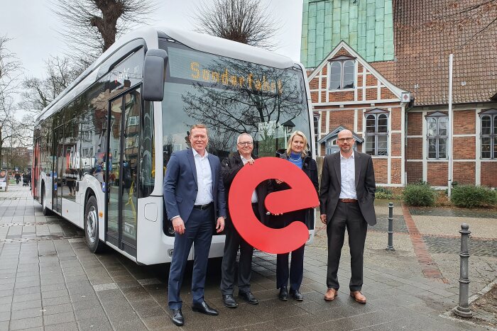 Emil, Edith und Elton in Hamburg: Verkehrsbetriebe Hamburg-Holstein stehen mit 16 eCitaro unter Strom