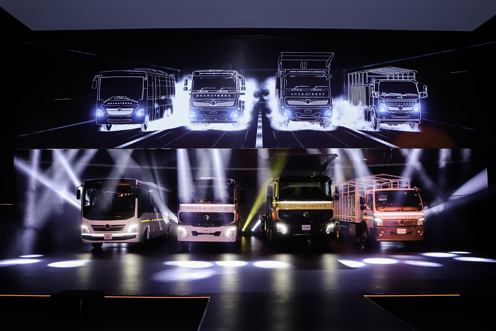 Daimler Tochter stellt neue Lkw und Busse für den indischen Markt vor