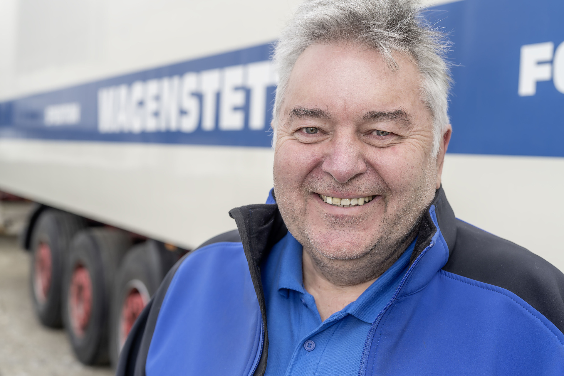 Klaus Wagenstetter, geschäftsführender Gesellschafter der Wagenstetter Transport GmbH, überzeugt das Gesamtpaket an Assistenzsystemen im neuen Actros. Vielfach preisgekrönt und erfolgreich im Einsatz – Der neue Actros ist der Truck der 2020er Jahre