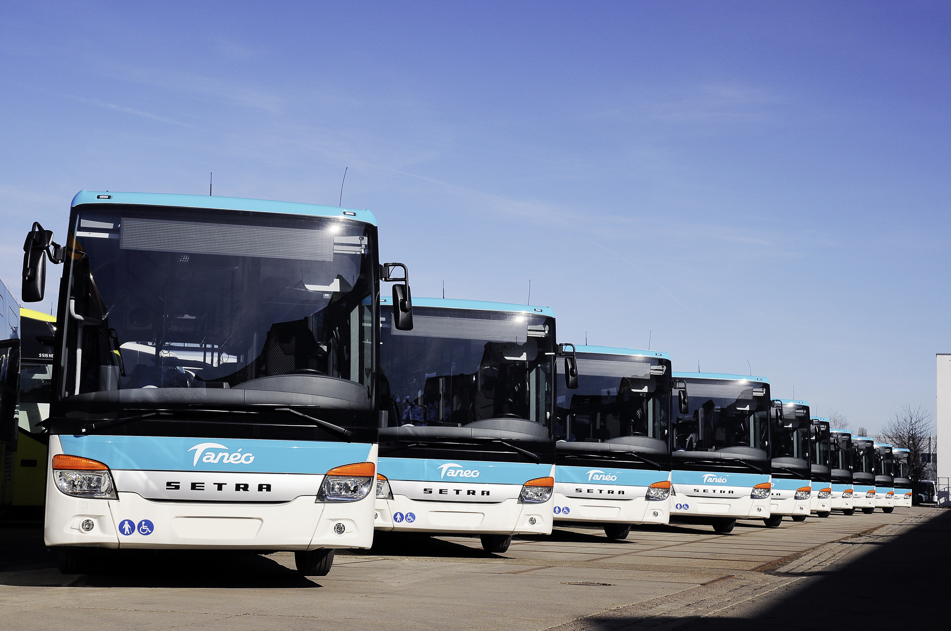 Setra Low Enrtry Busse, die auf Neukaledonien im Linieneinsatz sind. Linieneinsatz im Südpazifik