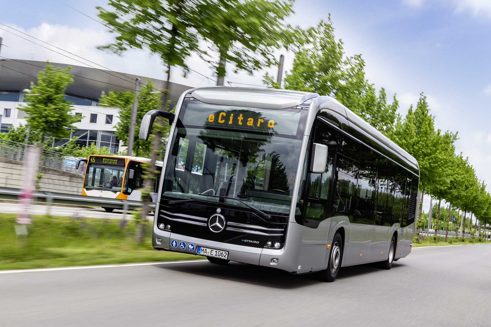 Der vollelektrisch angetriebene Mercedes-Benz eCitaro wird seit Ende 2018 im Mannheimer Werk in Serie produziert. Omnibusse von Mercedes-Benz und Setra – seit 25 Jahren erfolgreich im Omnibusbau