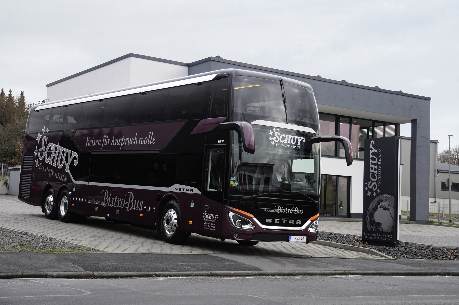 Setra DT offers luxurious comfort on two levels