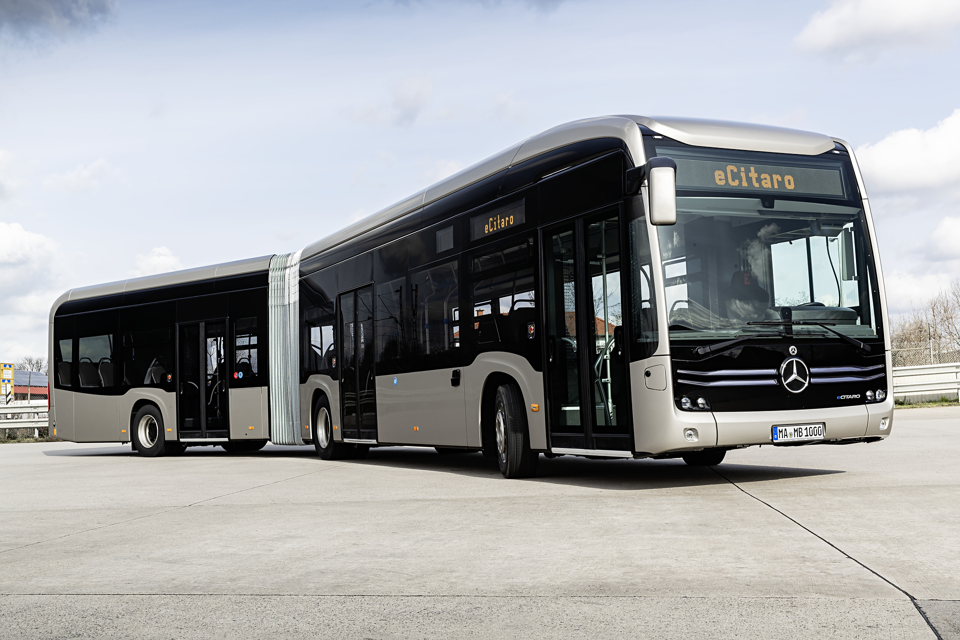 Mercedes-Benz eCitaro G mit vollelektrischem Antrieb, Preventive Brake Assist und Sideguard Assist