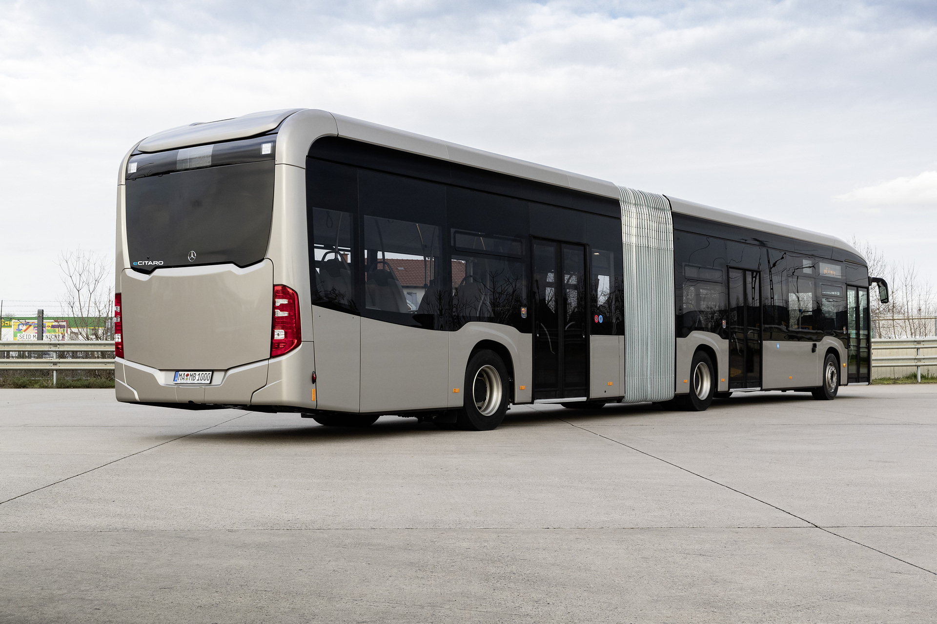 Mercedes-Benz eCitaro G mit vollelektrischem Antrieb, Preventive Brake Assist und Sideguard Assist