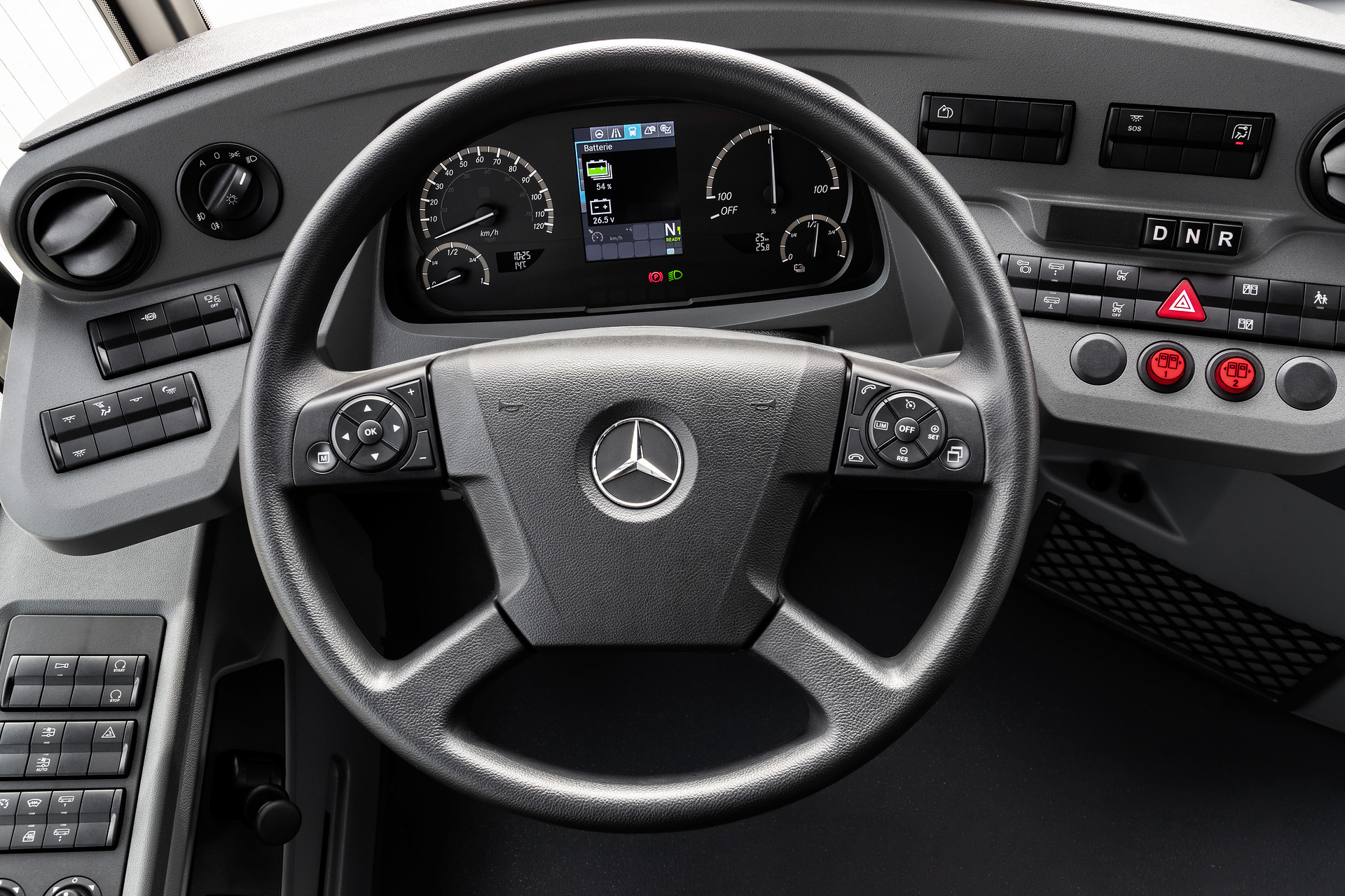 Mercedes-Benz eCitaro G mit vollelektrischem Antrieb, Preventive Brake Assist und Sideguard Assist