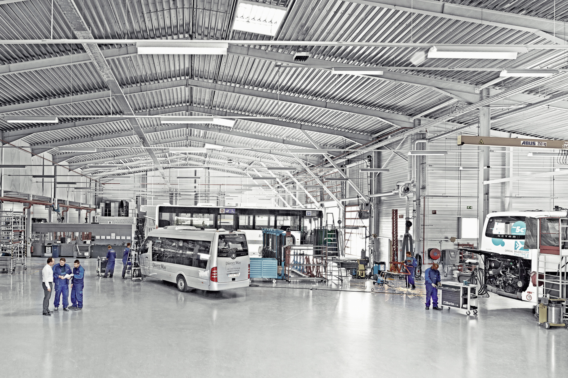 All-round service for all buses of the Mercedes-Benz and Setra brands: With more than 600 Service Support Points in Europe, Omniplus is a Europe-wide and bus-specific service network. Daimler Trucks & Buses maintaining its service network