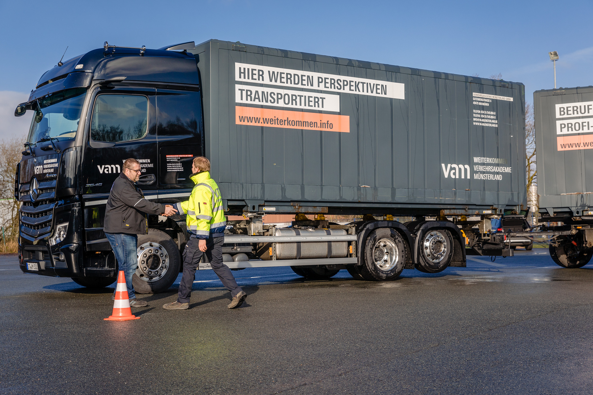Für den besten Fahrernachwuchs: der neue Mercedes-Benz Actros als Fahrschulfahrzeug