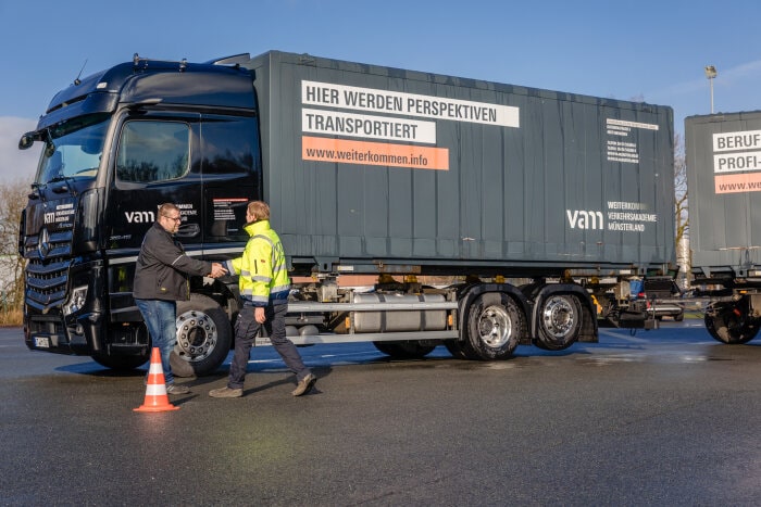 Für den besten Fahrernachwuchs: der neue Mercedes-Benz Actros als Fahrschulfahrzeug