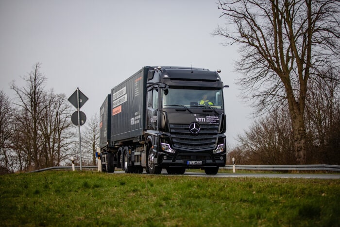 Für den besten Fahrernachwuchs: der neue Mercedes-Benz Actros als Fahrschulfahrzeug