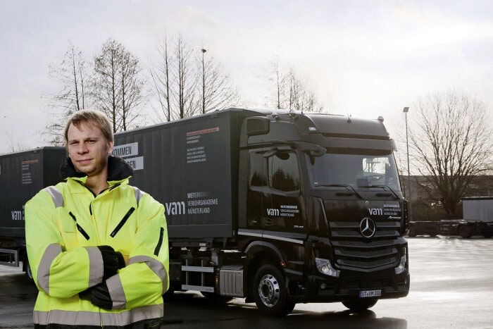 Für den besten Fahrernachwuchs: der neue Mercedes-Benz Actros als Fahrschulfahrzeug