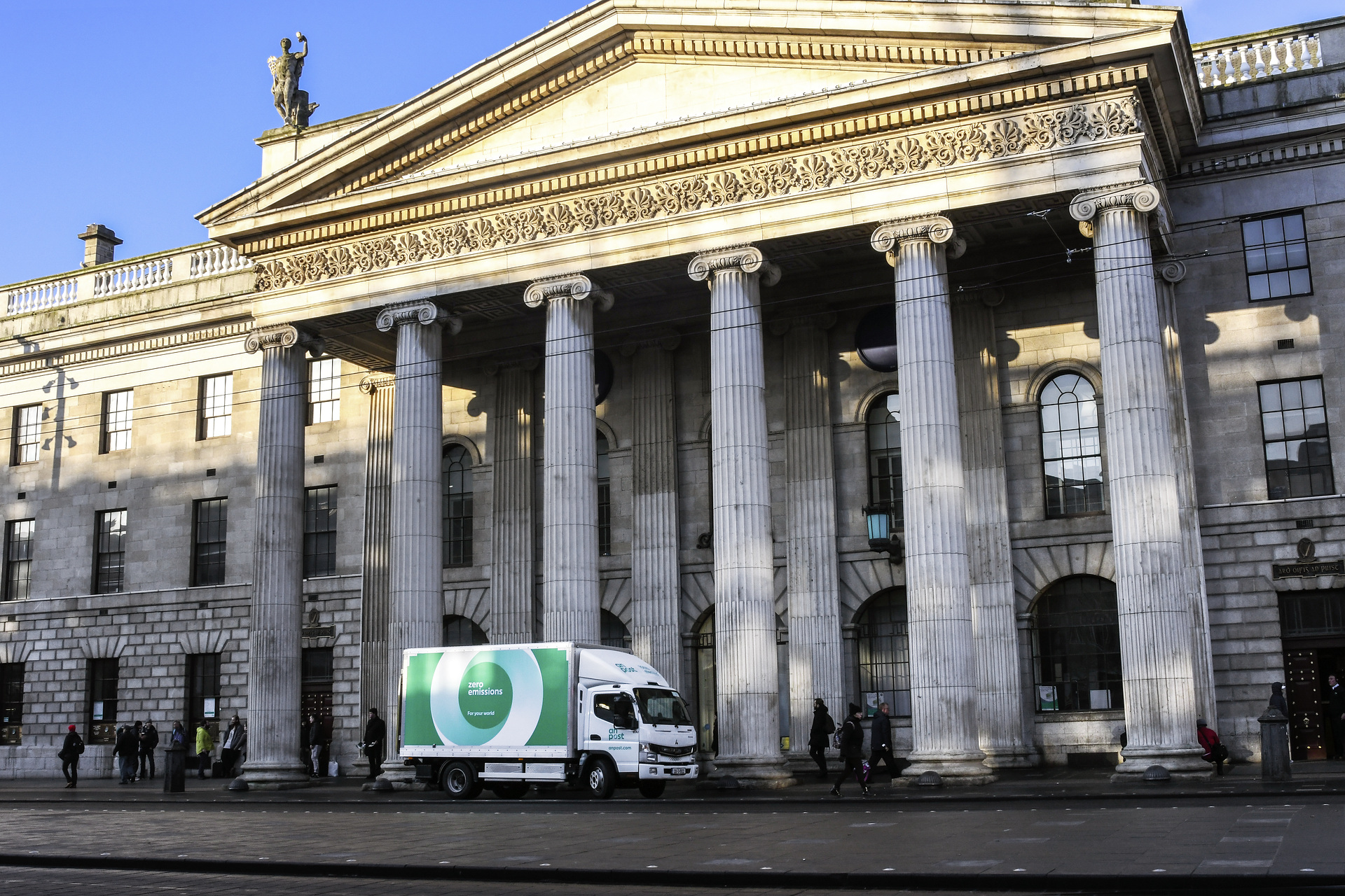 Hello Dublin! Der FUSO eCanter liefert Post in Irland