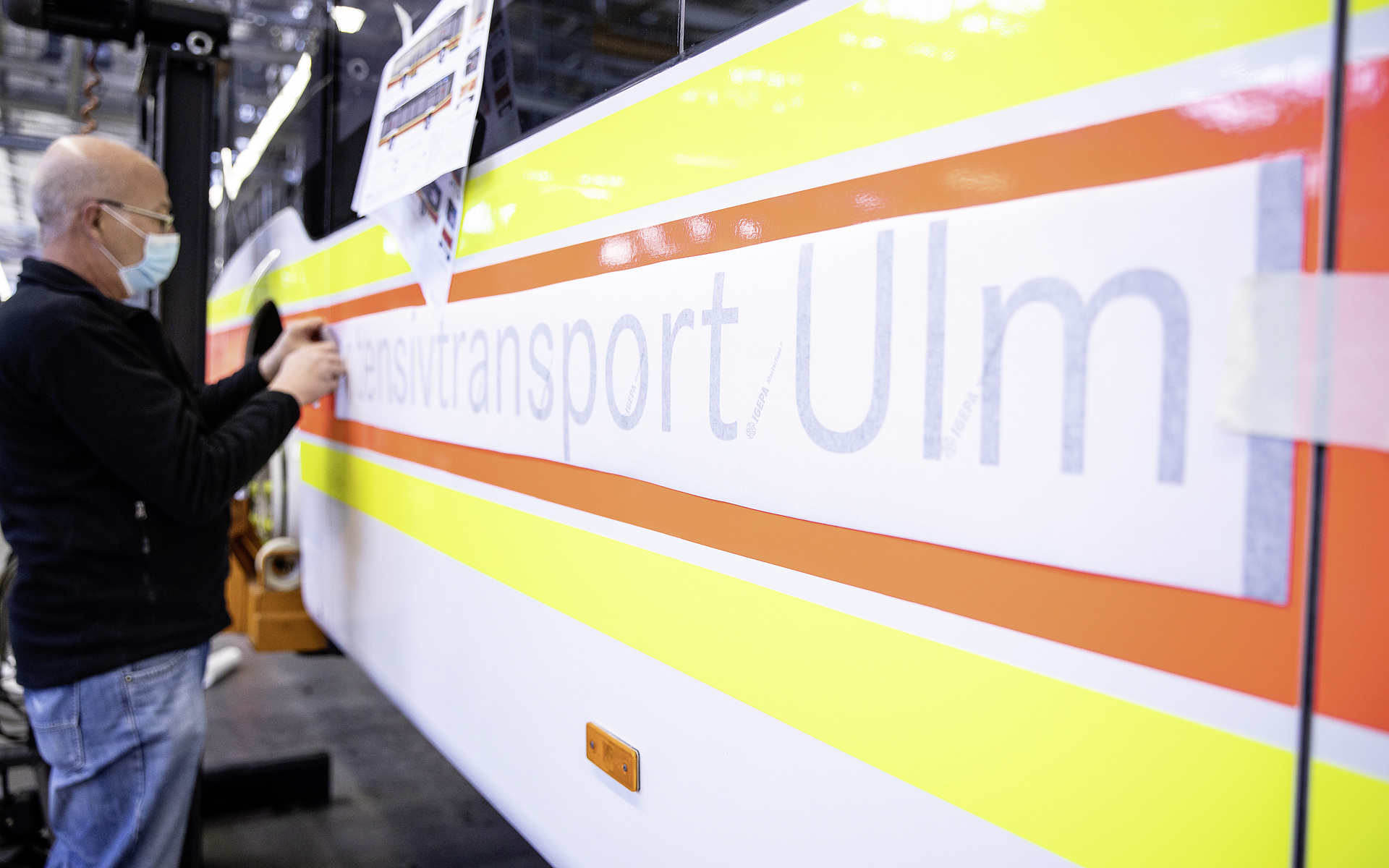 In nur drei Wochen hat Daimler Buses am Standort Neu-Ulm einen Überlandlinienbus in ein Spezialfahrzeug für die Verlegung von COVID-19-Patienten umgebaut. Daimler Buses baut Mercedes-Benz Citaro für den Transport von COVID-19-Patienten um