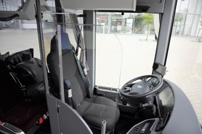 In great demand: retrofit driver protection door now also available for the Setra LE business inter-city bus