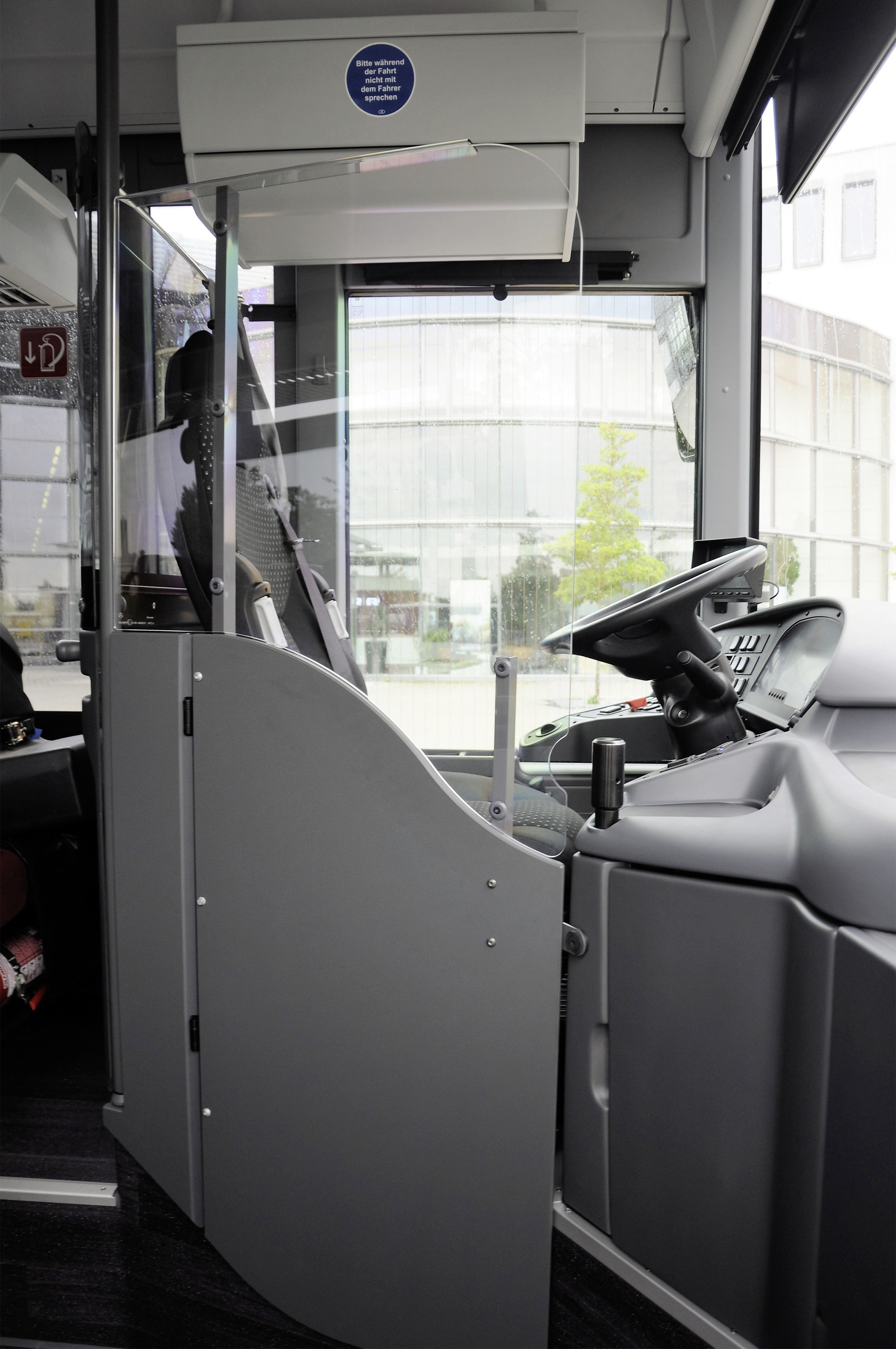 Stark nachgefragt: Nachrüst-Fahrerschutztür jetzt auch für den Überlandbus Setra LE business erhältlich